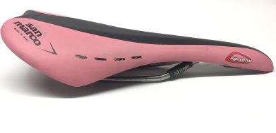 Седло Selle San Marco Caymano Bilanciata Black/Pink